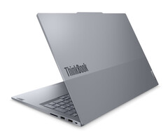 ThinkBook 16 Snapdragon Edition 与搭载 AMD 和英特尔处理器的同类产品非常相似。(图片来源：WalkingCat）