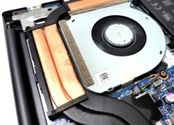 单风扇同时承担 CPU 和 GPU 的冷却任务