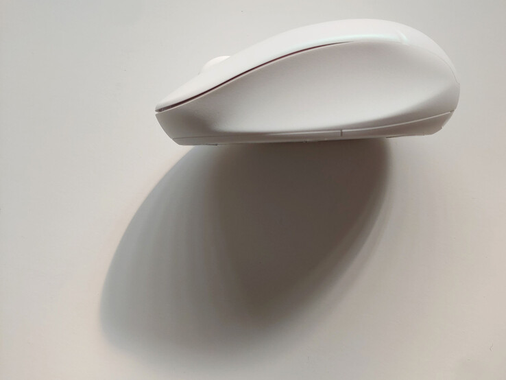 拇指的左侧雕刻。(图片来源：Notebookcheck）