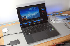 三星Galaxy Book4 Ultra 将推出两种 CPU/GPU 版本（图片来自自家网站）