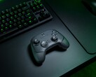 桌面上显示的 Razer Wolverine V3 Pro 8K PC 无线控制器（图片来源：Razer PR）