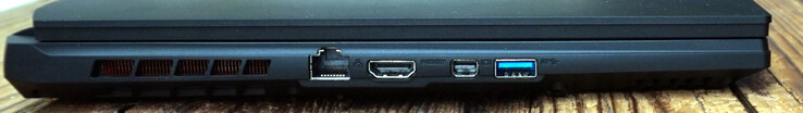 左侧：2.5-Gbit LAN，HDMI，DisplayPort，USB-A（5Gbit/s）。