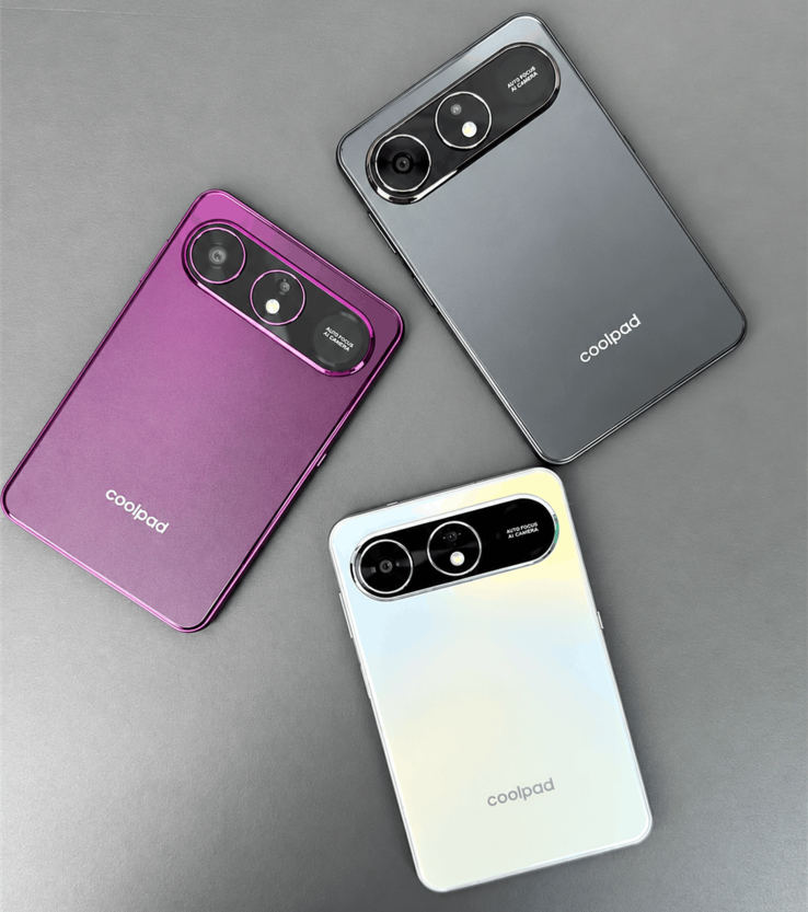 三部 Coolpad Cool X Wide 手机的背面,分别为紫色、灰色和白色配色
