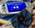 配备GTX 750风扇的PS4便携版V2(风扇位于机身背面)。