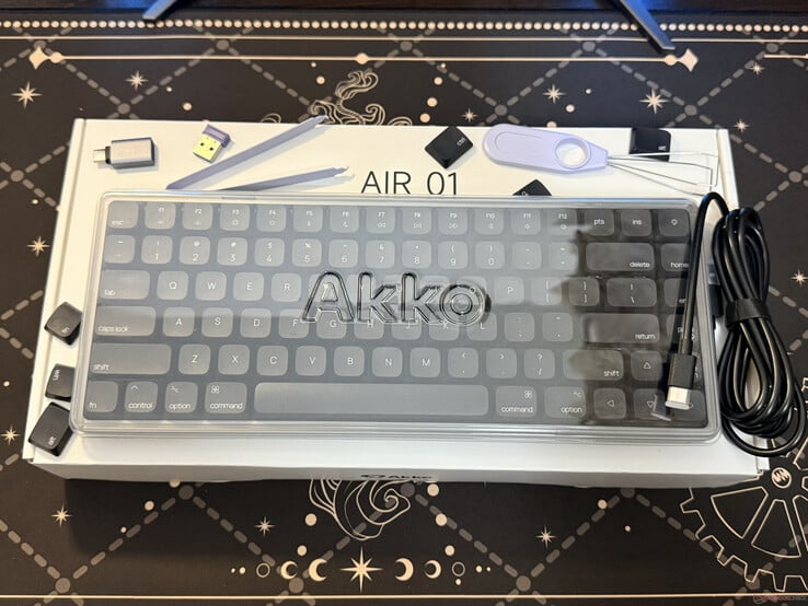 Akko Air 01 包装盒内包含的所有物品