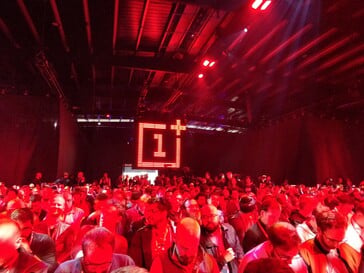 在伦敦举行的OnePlus 7T Pro发布会现场。