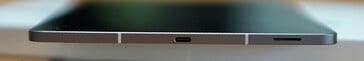 右侧USB-C 端口、扬声器