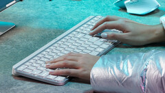 罗技MX Keys S将有两种颜色可供选择。(图片来源: Roland Quandt & WinFuture)