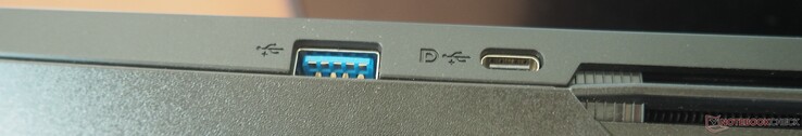 右侧USB-A 3.2 Gen 2、USB-C 3.2 Gen 2（含 DisplayPort 1.4