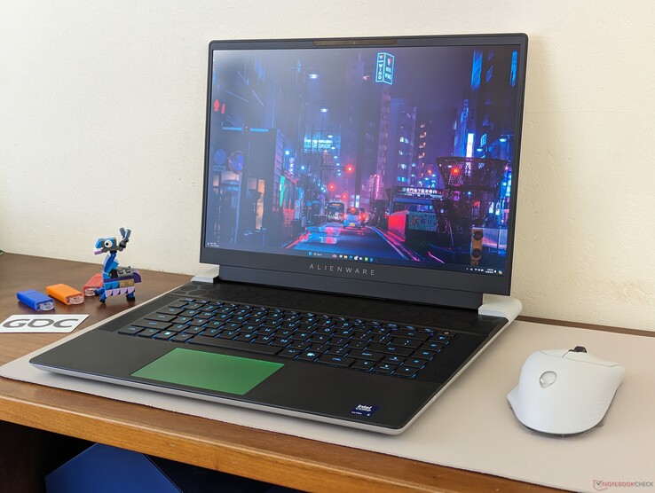 Alienware x16 R2 P120F Alienware x16 R2 P120F