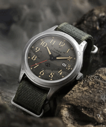 Timex TW2Y89500 配有绿色迷彩表盘