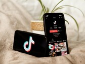 TikTok 应用程序（图片来源：Collabstr、Unsplash）