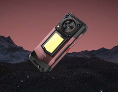 Oukitel WP56 强固型智能手机拥有 16,000 毫安时的大容量电池，可长时间运行。(图片来源：Oukitel）