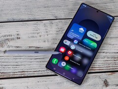 使用 S Pen 的三星Galaxy S25 Ultra 在屏幕上显示 Air Command 菜单。(图片来源：Notebookcheck）