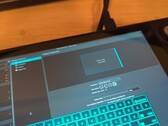 更换Steam Deck的显示屏可能是一个漫长的过程。(图片来源：@balika011)