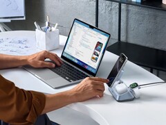 Ugreen 的新型 MagFlow 3 合 1 磁性无线充电器（如图）已经到货。(图片来源：Ugreen）