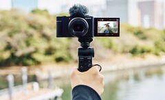 索尼的ZV-1 II更新了ZV-1 vlogging相机，包括一个更宽的镜头，在自拍模式下更容易取景。(图片来源：索尼)