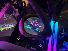 Aorus Waterforce X II 360：泵液晶显示屏