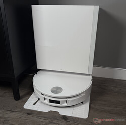 Mova S70 滚筒在充电过程中。