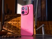 绚丽的红色 OPPO Find X9 和 Find X9 Pro 显然只能通过进口方式购买（图片来源：微博）