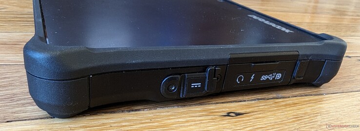 右侧AC适配器、3.5毫米耳机、USB-C（带Thunderbolt 4 + Power Delivery）、USB-C（带DisplayPort (10 Gbps)