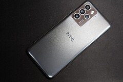 一个新的HTC智能手机？（来源：PTT.cc通过Abhishek Yadav）。