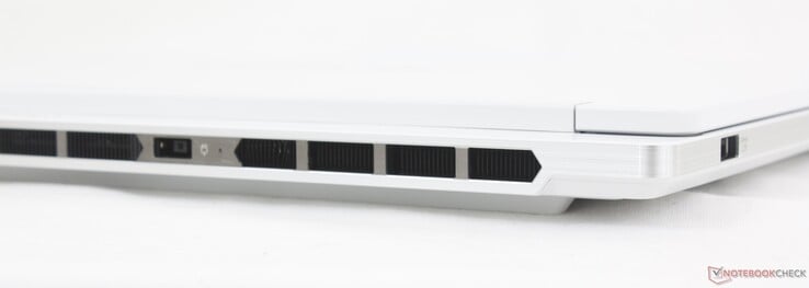 后部：HDMI 2.1、交流适配器