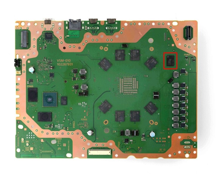 显示 AMD APU 的 PlayStation 5 Pro 主板（图片来源：iFixit）