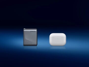 尽管功率为 160W，但它的大小与 AirPods 3 差不多。(图片来源：Anker）
