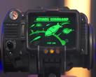 图为贝塞斯达和魔杖公司制作的功能性 Pip Boy 3000 复制品（图片来源：IGN YT）