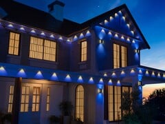 Govee Permanent Outdoor Lights 2 Pro 展示于住宅外