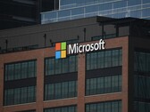 带有公司标志的微软办公大楼（图片来源：Simon Ray/Unsplash）
