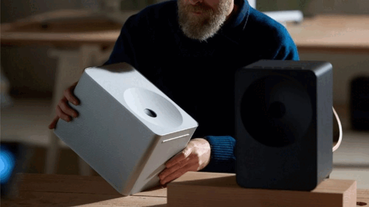 白色和黑色的三星音乐工作室 7（图片来源：三星）