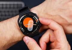三星Galaxy Watch 未来可能会将某些功能锁定在付费墙之后。(图片来源：Daniel Romero）