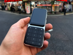 u/chrisristovski 在 Reddit 上展示了 Sidephone 的非功能原型。(图片来源：Reddit）