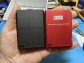 GKD Pixel 的六种颜色中的两种。(图片来源：Retro CN）