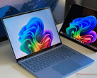 传言 Surface Laptop 8 将无法使用高通公司最强大的 Snapdragon X2 芯片组，图为当前型号。