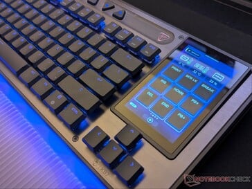 KB7上的Command Touch显示屏。