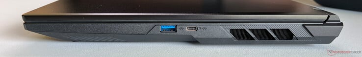 右侧USB-A 3.2 Gen.2（10 GBit/s）、USB-C 3.2 Gen.2（10 GBit/s、DisplayPort 2.1、Power Delivery）