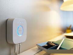 飞利浦 Hue 正在推出 Hue Bridge 更新（如图）。(图片来源：飞利浦 Hue）