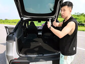 特斯拉 Model Y L 货运和载客空间评测。(图片来源：GeekLaii/YT)