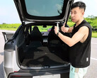 特斯拉 Model Y L 货运和载客空间评测。(图片来源：GeekLaii/YT)