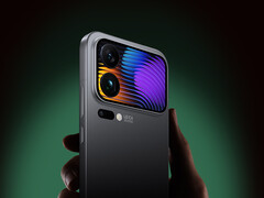 小米 17 Pro Max 被爆将配备长焦，光圈为 f/2.6。图：17 Pro 系列背面。(图片来源：小米 - 已编辑）