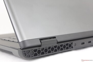 阳极氧化铝外盖和底盖与深色键盘面板形成鲜明对比