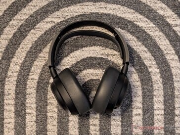 黑色款 Arctis Nova Pro Omni。
