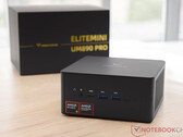 Minisforum EliteMini UM890 Pro，配备 AMD Ryzen 9 8945HS。(图片来源：Notebookcheck）