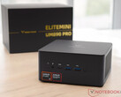 Minisforum EliteMini UM890 Pro，配备 AMD Ryzen 9 8945HS。(图片来源：Notebookcheck）