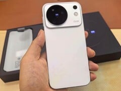 Vivo X500在正式发布前,其上手实拍照片已提前泄露