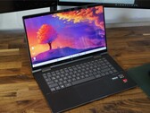 配备 OLED 显示屏的 HP Envy x360 15 AMD