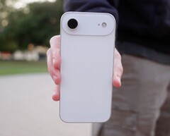 Apple 据报道，苹果正在削减 iPhone 17 和 17 Air 显示屏的成本。(图片来源：AppleTrack）